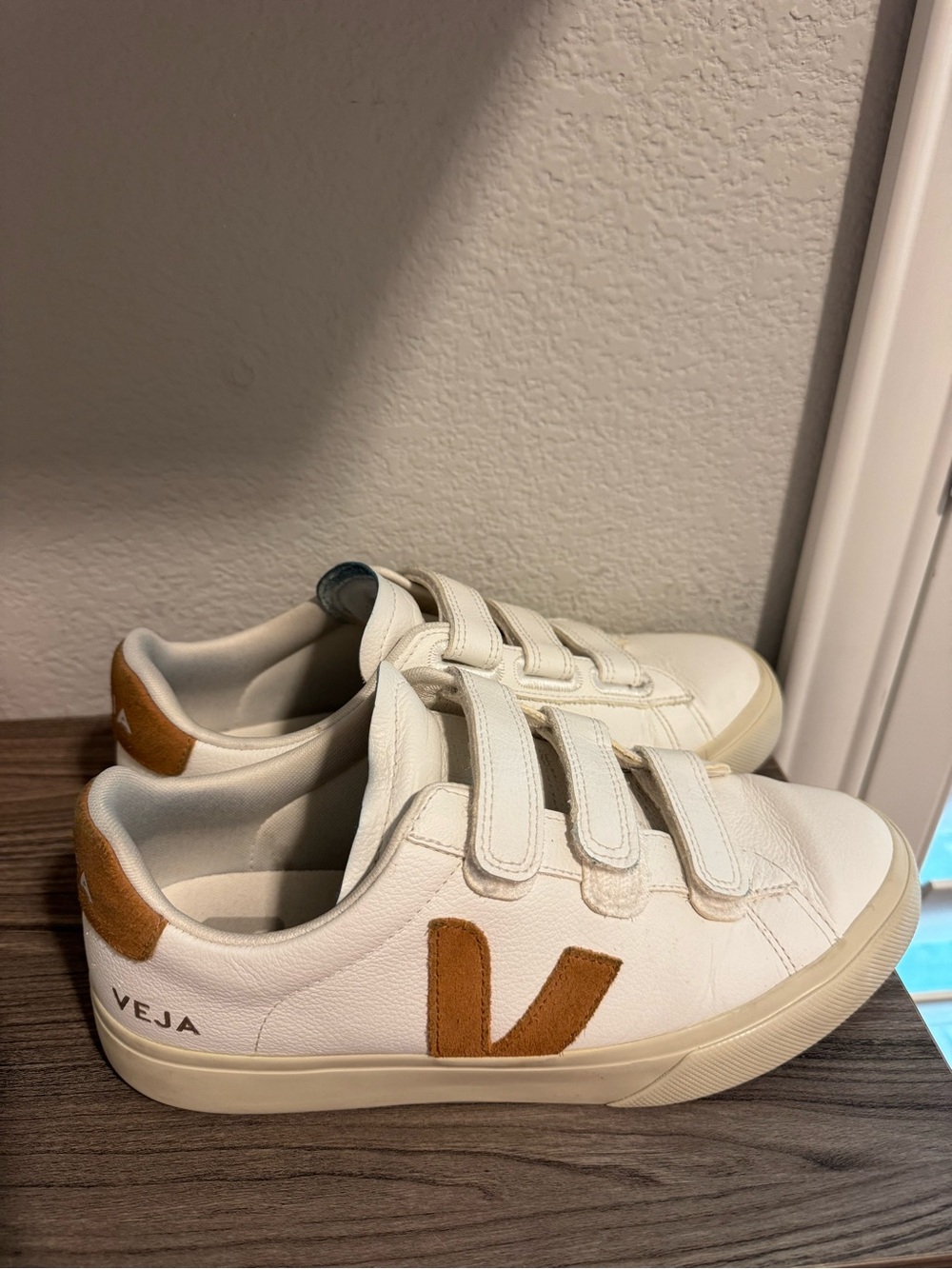 Veja Women’s Recife Logo Sneakers